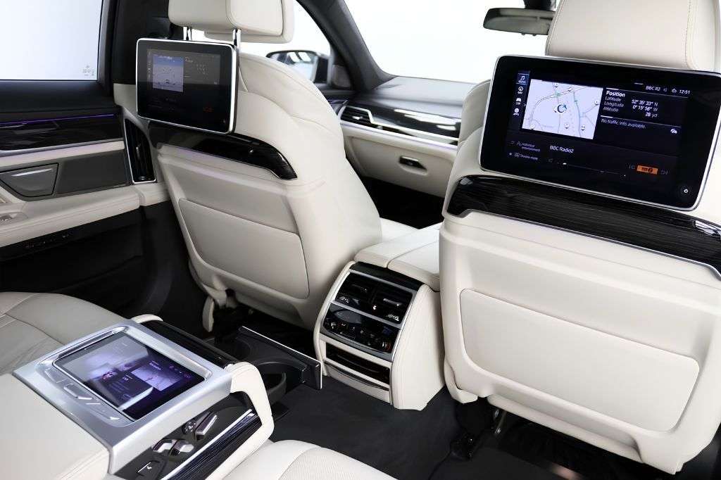 A 2022 BMW 7 SERIES 3.0 745Le 12kWh M Sport Saloon 4dr Petrol Plug-in Hybrid Auto xDrive Euro 6 A 2022 BMW 7 SERIES 3.0 745Le 12kWh M Sport Saloon 4dr Petrol Plug-in Hybrid Auto xDrive Euro 6