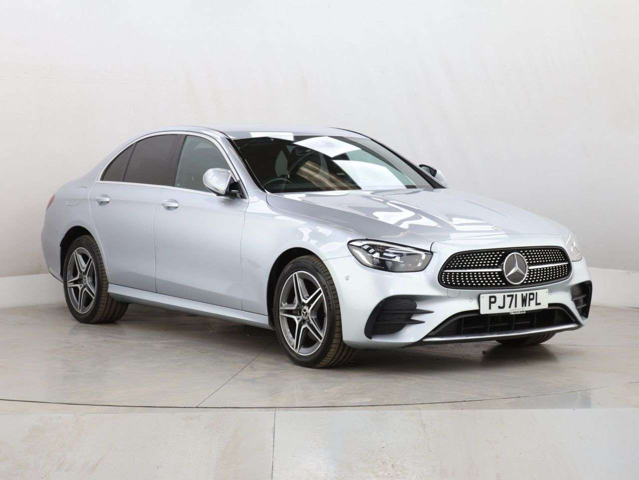 A 2022 MERCEDES-BENZ E CLASS 2.0 E300de 13.5kWh AMG Line Saloon 4dr Diesel Plug-in Hybrid G-Tronic+ Euro A 2022 MERCEDES-BENZ E CLASS 2.0 E300de 13.5kWh AMG Line Saloon 4dr Diesel Plug-in Hybrid G-Tronic+ Euro
