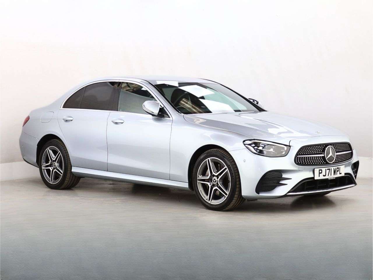 A 2022 MERCEDES-BENZ E CLASS 2.0 E300de 13.5kWh AMG Line Saloon 4dr Diesel Plug-in Hybrid G-Tronic+ Euro A 2022 MERCEDES-BENZ E CLASS 2.0 E300de 13.5kWh AMG Line Saloon 4dr Diesel Plug-in Hybrid G-Tronic+ Euro