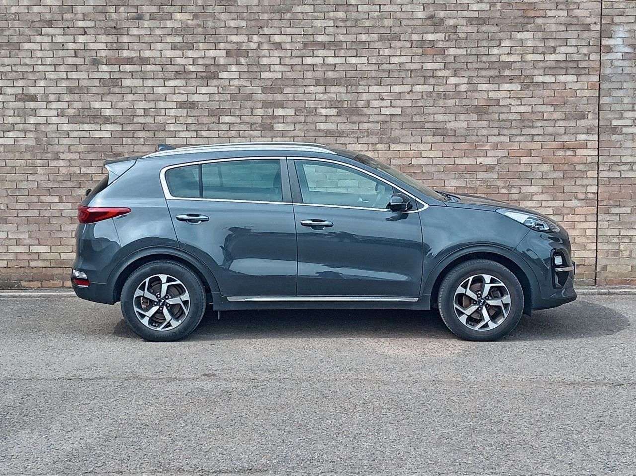 A 2020 KIA SPORTAGE 1.6 GDi Platinum Edition SUV 5dr Petrol Manual Euro 6 (s/s) (130 bhp) A 2020 KIA SPORTAGE 1.6 GDi Platinum Edition SUV 5dr Petrol Manual Euro 6 (s/s) (130 bhp)