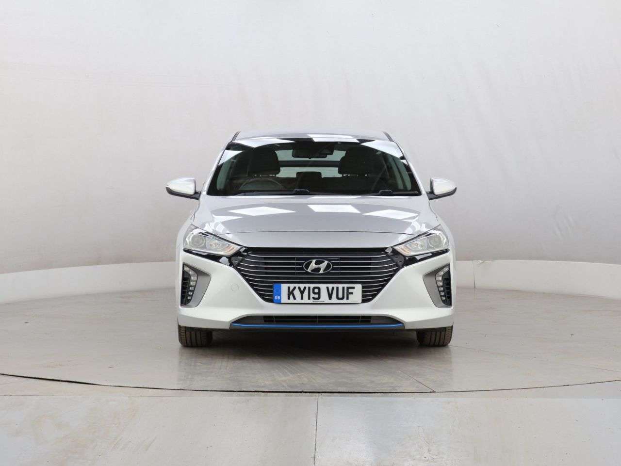A 2019 HYUNDAI IONIQ 1.6 h-GDi GPF SE Hatchback 5dr Petrol Hybrid DCT Euro 6 (s/s) (141 ps) A 2019 HYUNDAI IONIQ 1.6 h-GDi GPF SE Hatchback 5dr Petrol Hybrid DCT Euro 6 (s/s) (141 ps)