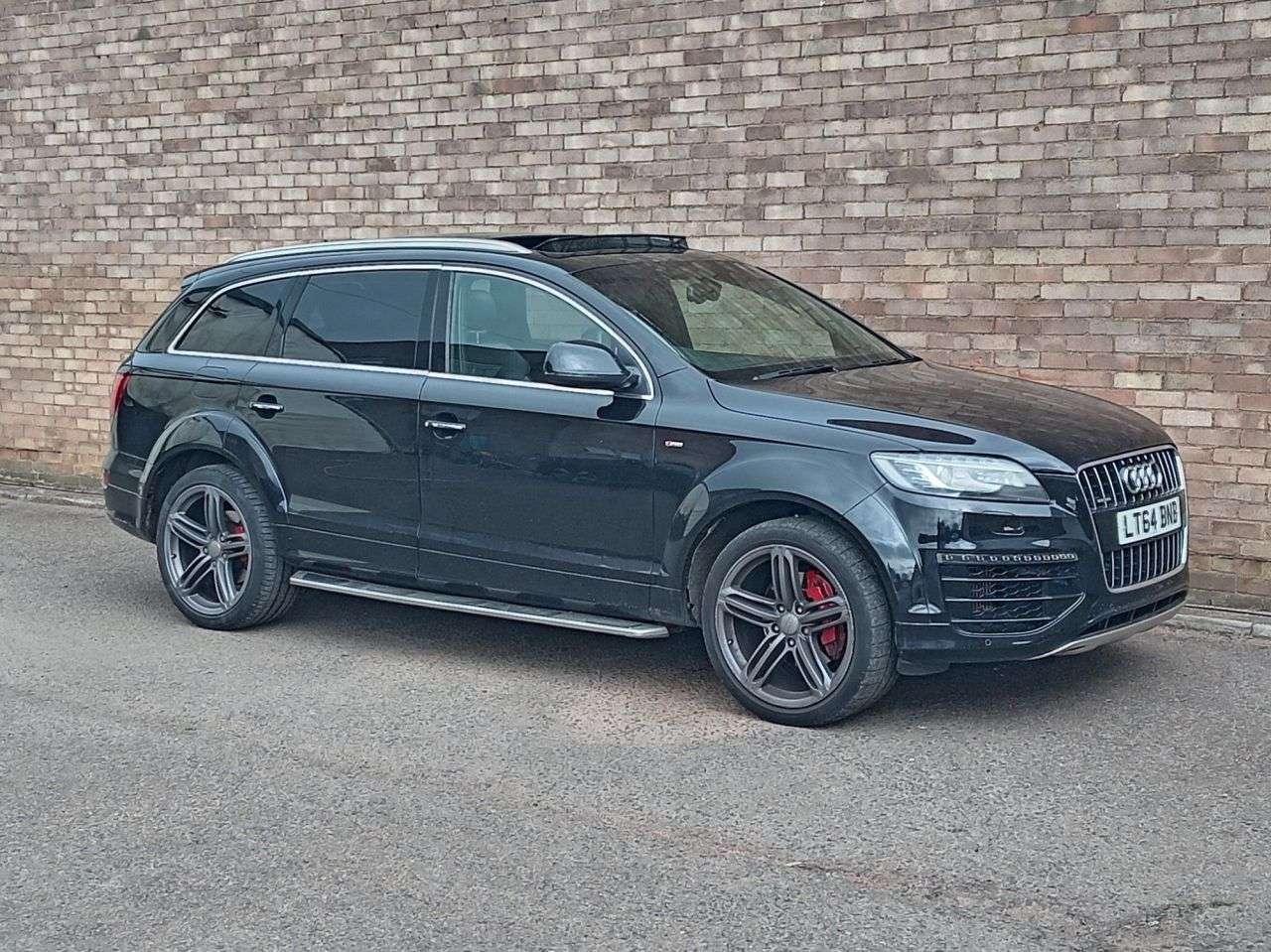 A 2014 AUDI Q7 3.0 TDI V6 S line Sport Edition SUV 5dr Diesel Tiptronic quattro Euro 5 (s/ A 2014 AUDI Q7 3.0 TDI V6 S line Sport Edition SUV 5dr Diesel Tiptronic quattro Euro 5 (s/