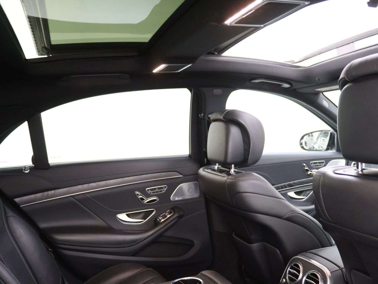 A 2020 MERCEDES-BENZ S CLASS 2.9 S400Ld Grand Edition (Executive) Saloon 4dr Diesel G-Tronic+ Euro 6 (s/ A 2020 MERCEDES-BENZ S CLASS 2.9 S400Ld Grand Edition (Executive) Saloon 4dr Diesel G-Tronic+ Euro 6 (s/