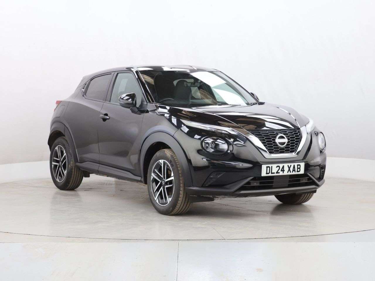 A 2024 NISSAN JUKE 1.0 DIG-T N-Connecta SUV 5dr Petrol DCT Auto Euro 6 (s/s) (114 ps) A 2024 NISSAN JUKE 1.0 DIG-T N-Connecta SUV 5dr Petrol DCT Auto Euro 6 (s/s) (114 ps)