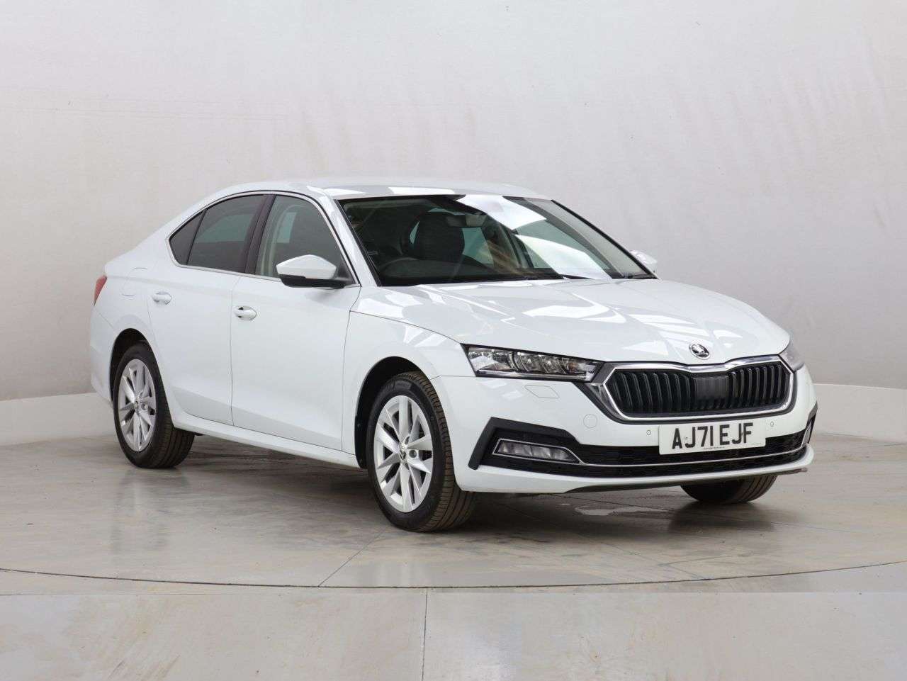 A 2021 SKODA OCTAVIA 1.4 TSI iV 13kWh SE L Hatchback 5dr Petrol Plug-in Hybrid DSG Euro 6 (s/s) A 2021 SKODA OCTAVIA 1.4 TSI iV 13kWh SE L Hatchback 5dr Petrol Plug-in Hybrid DSG Euro 6 (s/s)