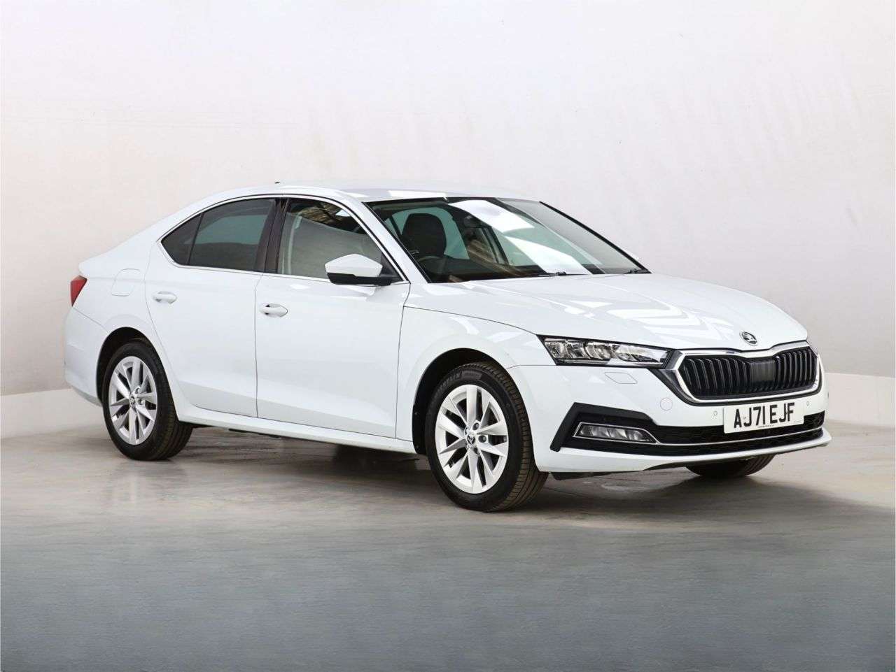 A 2021 SKODA OCTAVIA 1.4 TSI iV 13kWh SE L Hatchback 5dr Petrol Plug-in Hybrid DSG Euro 6 (s/s) A 2021 SKODA OCTAVIA 1.4 TSI iV 13kWh SE L Hatchback 5dr Petrol Plug-in Hybrid DSG Euro 6 (s/s)