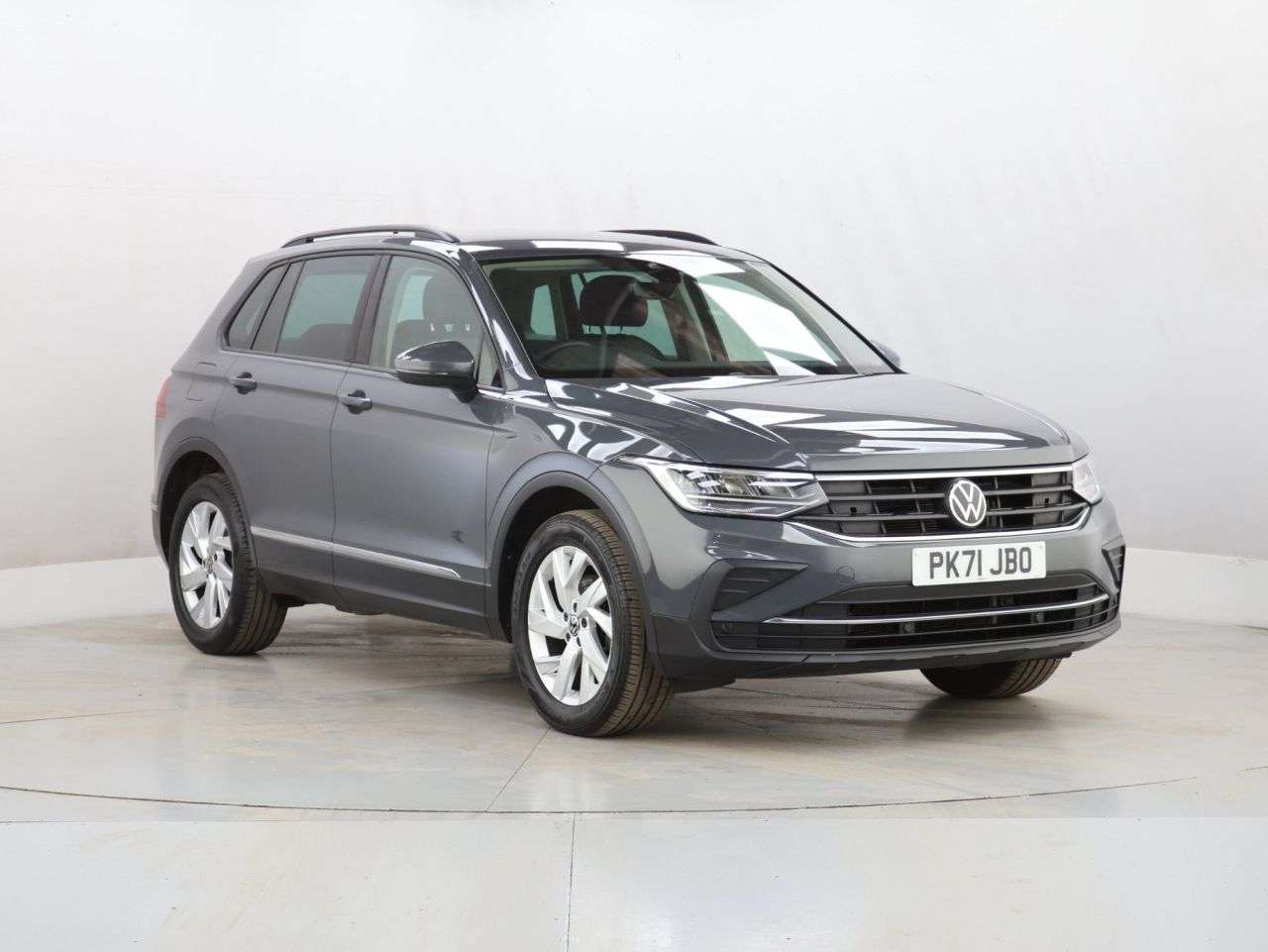 A 2022 VOLKSWAGEN TIGUAN 1.5 TSI Life SUV 5dr Petrol Manual Euro 6 (s/s) (150 ps) A 2022 VOLKSWAGEN TIGUAN 1.5 TSI Life SUV 5dr Petrol Manual Euro 6 (s/s) (150 ps)