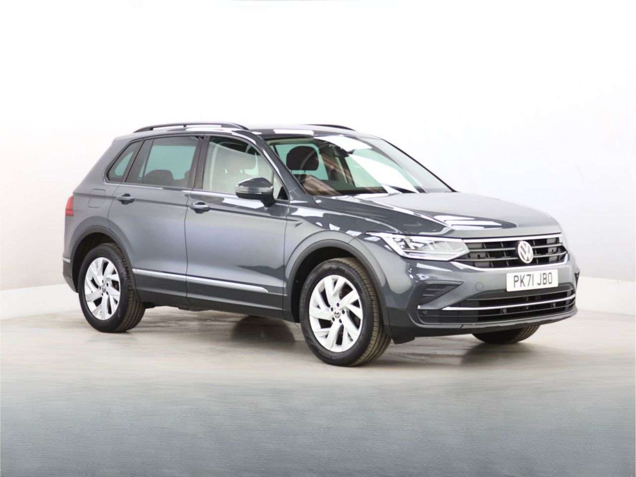 A 2022 VOLKSWAGEN TIGUAN 1.5 TSI Life SUV 5dr Petrol Manual Euro 6 (s/s) (150 ps) A 2022 VOLKSWAGEN TIGUAN 1.5 TSI Life SUV 5dr Petrol Manual Euro 6 (s/s) (150 ps)