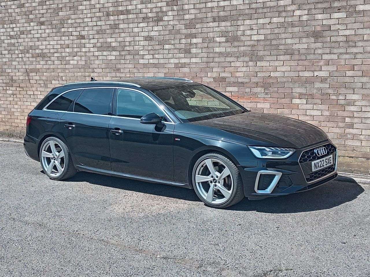 A 2022 AUDI A4 AVANT 2.0 TFSI 35 S line Estate 5dr Petrol Manual Euro 6 (s/s) (150 ps) A 2022 AUDI A4 AVANT 2.0 TFSI 35 S line Estate 5dr Petrol Manual Euro 6 (s/s) (150 ps)