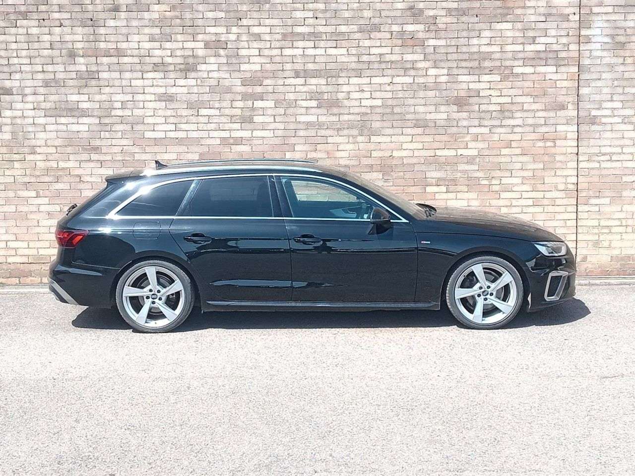 A 2022 AUDI A4 AVANT 2.0 TFSI 35 S line Estate 5dr Petrol Manual Euro 6 (s/s) (150 ps) A 2022 AUDI A4 AVANT 2.0 TFSI 35 S line Estate 5dr Petrol Manual Euro 6 (s/s) (150 ps)