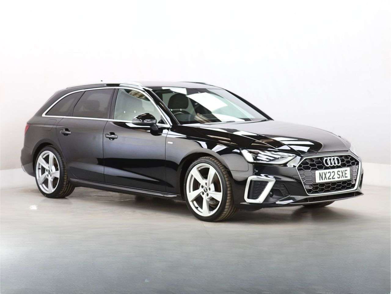 A 2022 AUDI A4 AVANT 2.0 TFSI 35 S line Estate 5dr Petrol Manual Euro 6 (s/s) (150 ps) A 2022 AUDI A4 AVANT 2.0 TFSI 35 S line Estate 5dr Petrol Manual Euro 6 (s/s) (150 ps)