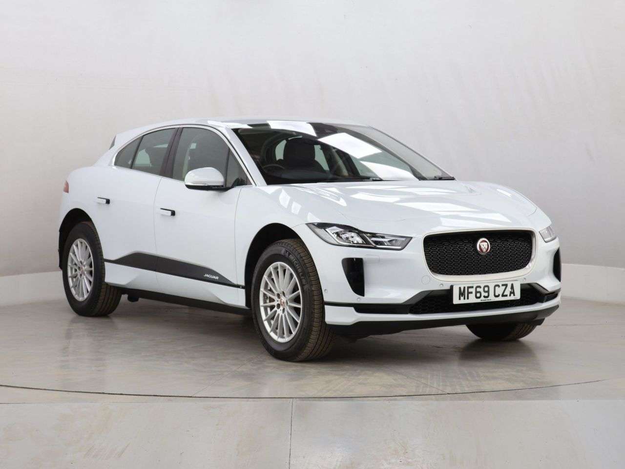 A 2019 JAGUAR I-PACE 400 90kWh S SUV 5dr Electric Auto 4WD (400 ps) A 2019 JAGUAR I-PACE 400 90kWh S SUV 5dr Electric Auto 4WD (400 ps)