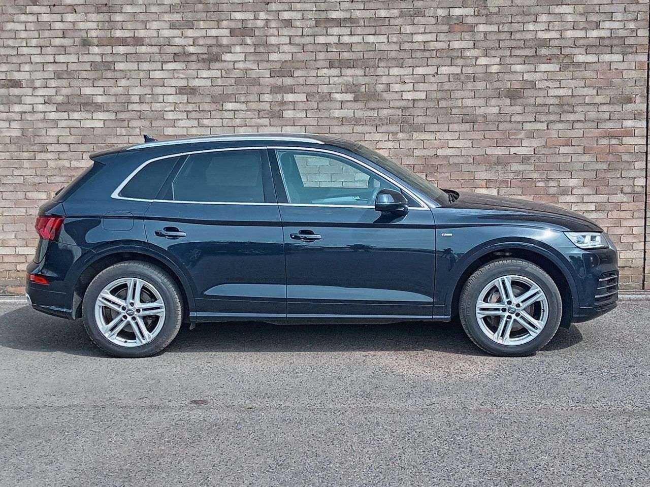 A 2020 AUDI Q5 2.0 TFSIe 50 S line SUV 5dr Petrol Plug-in Hybrid S Tronic quattro Euro 6 ( A 2020 AUDI Q5 2.0 TFSIe 50 S line SUV 5dr Petrol Plug-in Hybrid S Tronic quattro Euro 6 (