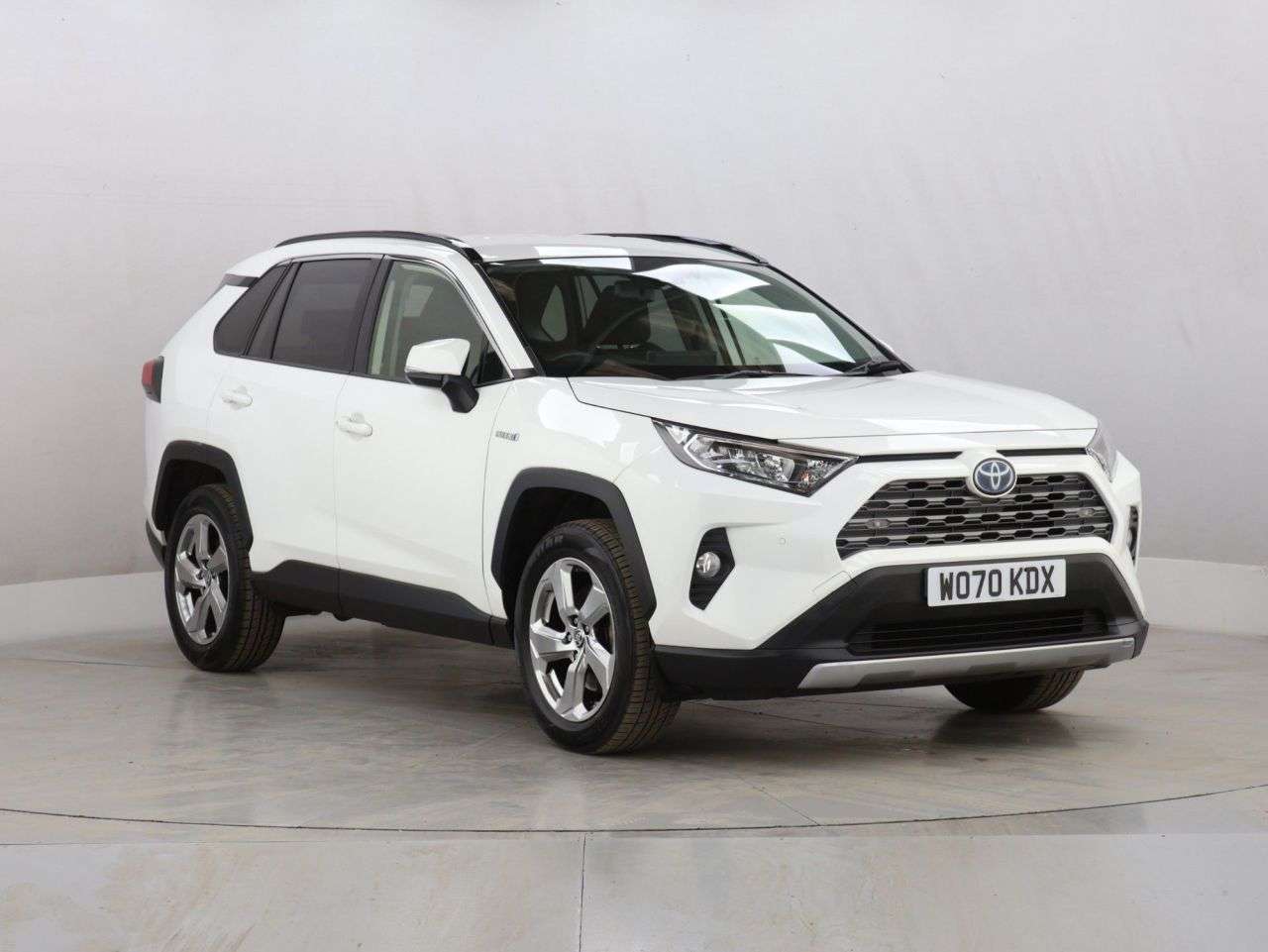 A 2020 TOYOTA RAV4 2.5 VVT-h Design SUV 5dr Petrol Hybrid CVT Euro 6 (s/s) (218 ps) A 2020 TOYOTA RAV4 2.5 VVT-h Design SUV 5dr Petrol Hybrid CVT Euro 6 (s/s) (218 ps)