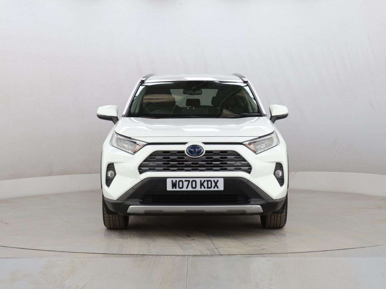 A 2020 TOYOTA RAV4 2.5 VVT-h Design SUV 5dr Petrol Hybrid CVT Euro 6 (s/s) (218 ps) A 2020 TOYOTA RAV4 2.5 VVT-h Design SUV 5dr Petrol Hybrid CVT Euro 6 (s/s) (218 ps)