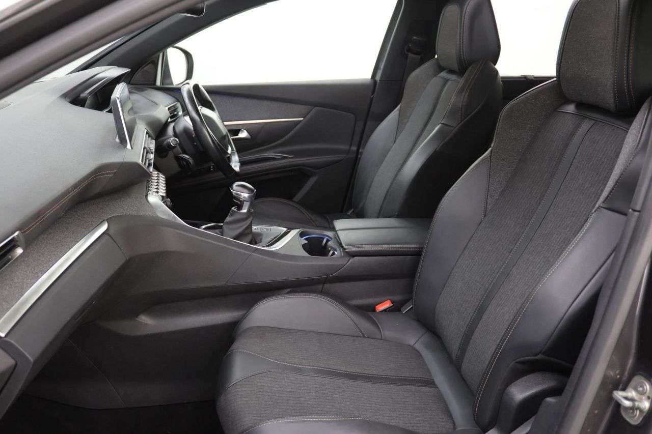 2019 PEUGEOT 5008 2019 PEUGEOT 5008