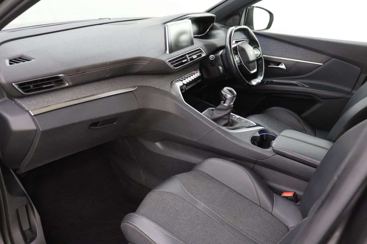 2019 PEUGEOT 5008 2019 PEUGEOT 5008