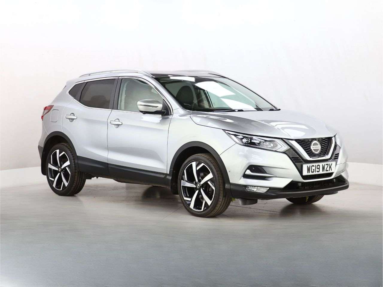 A 2019 NISSAN QASHQAI 1.3 DIG-T Tekna SUV 5dr Petrol Manual Euro 6 (s/s) (140 ps) A 2019 NISSAN QASHQAI 1.3 DIG-T Tekna SUV 5dr Petrol Manual Euro 6 (s/s) (140 ps)