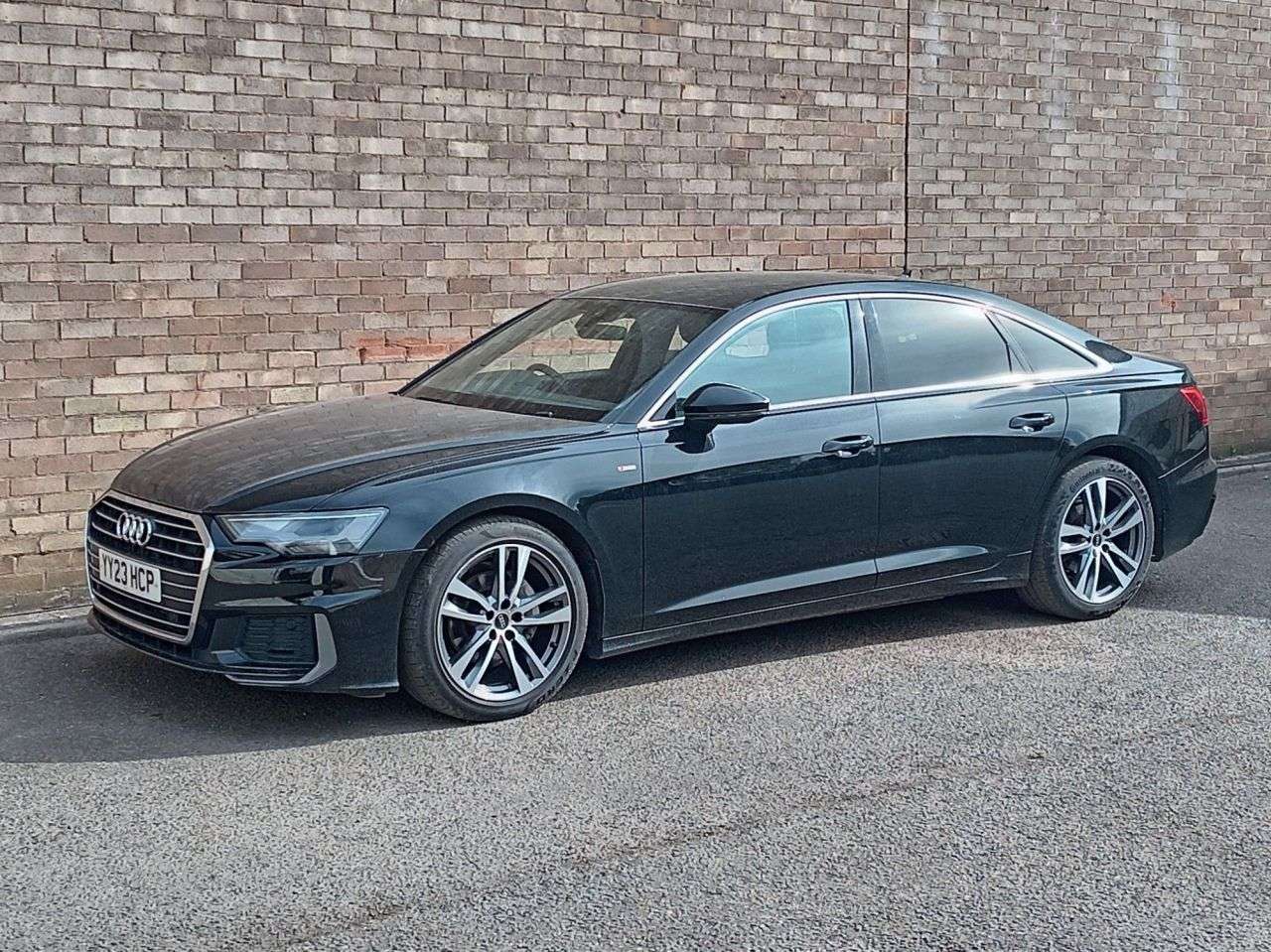 A 2023 AUDI A6 SALOON 2.0 TFSI 40 S line Saloon 4dr Petrol S Tronic Euro 6 (s/s) (204 ps) A 2023 AUDI A6 SALOON 2.0 TFSI 40 S line Saloon 4dr Petrol S Tronic Euro 6 (s/s) (204 ps)