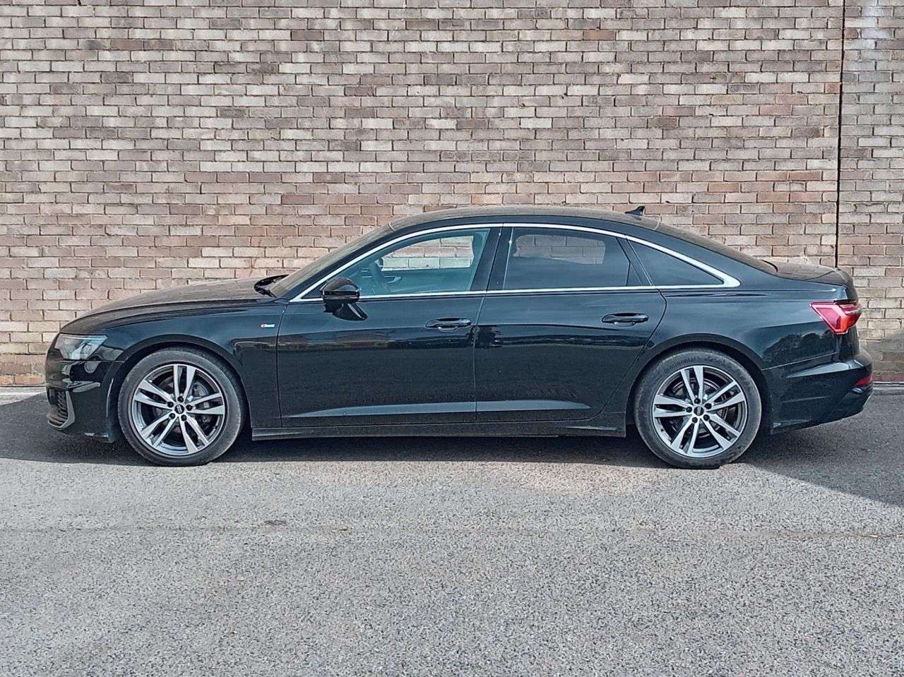 A 2023 AUDI A6 SALOON 2.0 TFSI 40 S line Saloon 4dr Petrol S Tronic Euro 6 (s/s) (204 ps) A 2023 AUDI A6 SALOON 2.0 TFSI 40 S line Saloon 4dr Petrol S Tronic Euro 6 (s/s) (204 ps)