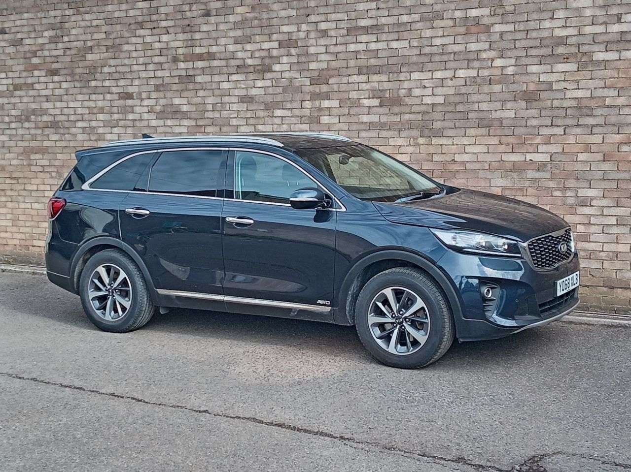 A 2019 KIA SORENTO 2.2 CRDi KX-2 SUV 5dr Diesel Manual AWD Euro 6 (s/s) (197 bhp) A 2019 KIA SORENTO 2.2 CRDi KX-2 SUV 5dr Diesel Manual AWD Euro 6 (s/s) (197 bhp)