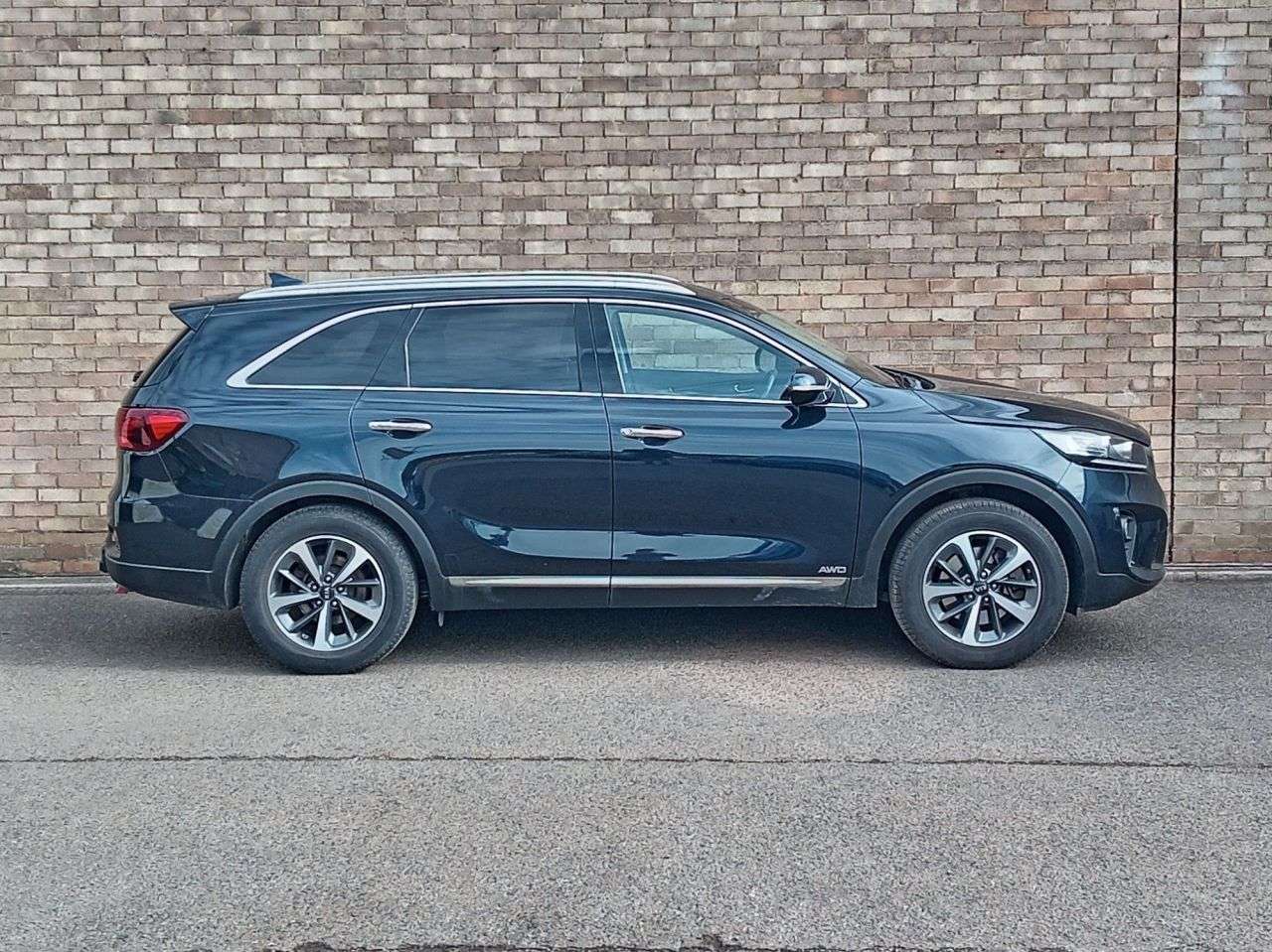 A 2019 KIA SORENTO 2.2 CRDi KX-2 SUV 5dr Diesel Manual AWD Euro 6 (s/s) (197 bhp) A 2019 KIA SORENTO 2.2 CRDi KX-2 SUV 5dr Diesel Manual AWD Euro 6 (s/s) (197 bhp)