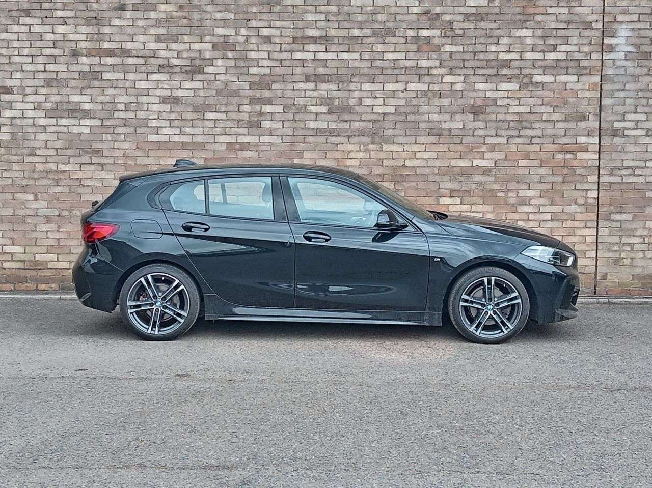 A 2021 BMW 1 SERIES 1.5 118i M Sport (LCP) Hatchback 5dr Petrol Manual Euro 6 (s/s) (136 ps) A 2021 BMW 1 SERIES 1.5 118i M Sport (LCP) Hatchback 5dr Petrol Manual Euro 6 (s/s) (136 ps)