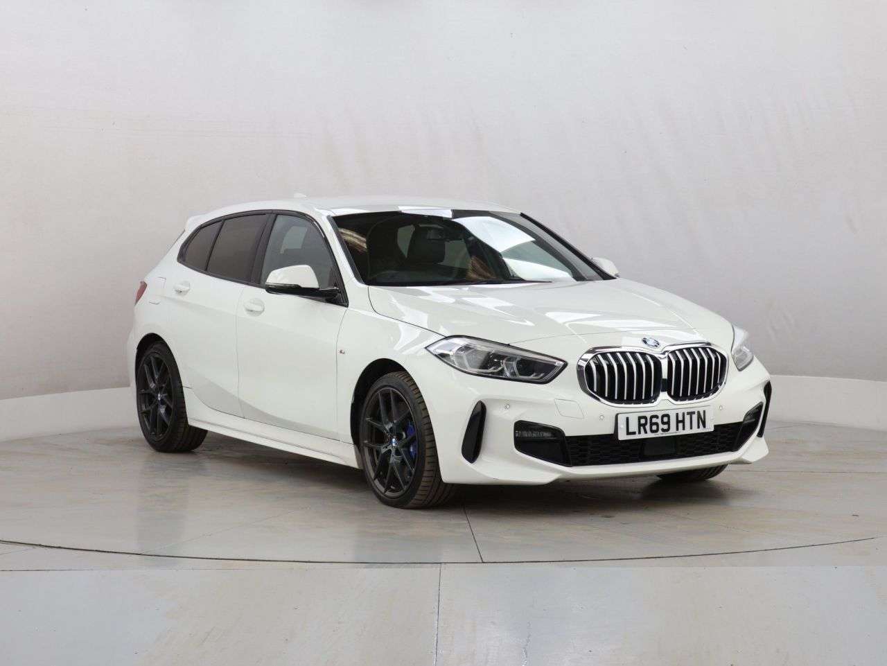 A 2019 BMW 1 SERIES 1.5 118i M Sport Hatchback 5dr Petrol DCT Euro 6 (s/s) (140 ps) A 2019 BMW 1 SERIES 1.5 118i M Sport Hatchback 5dr Petrol DCT Euro 6 (s/s) (140 ps)