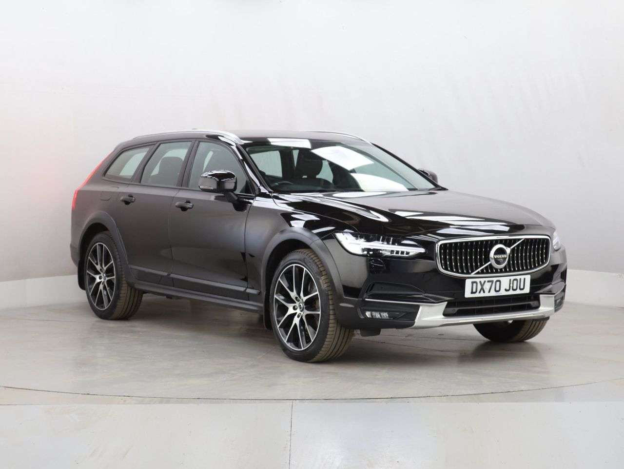 A 2020 VOLVO V90 CROSS COUNTRY 2.0 T5 Plus Estate 5dr Petrol Auto AWD Euro 6 (s/s) (250 ps) A 2020 VOLVO V90 CROSS COUNTRY 2.0 T5 Plus Estate 5dr Petrol Auto AWD Euro 6 (s/s) (250 ps)