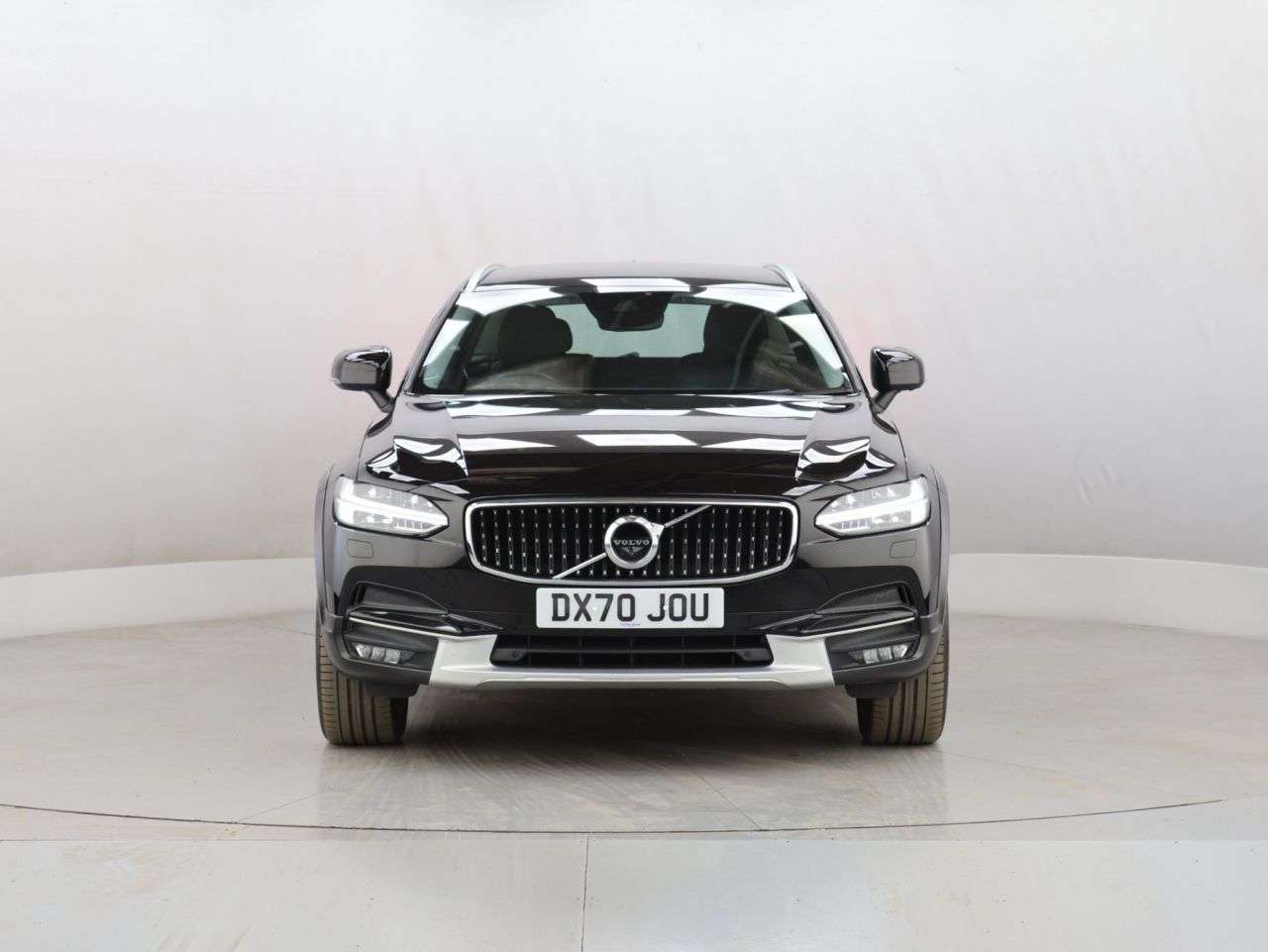 A 2020 VOLVO V90 CROSS COUNTRY 2.0 T5 Plus Estate 5dr Petrol Auto AWD Euro 6 (s/s) (250 ps) A 2020 VOLVO V90 CROSS COUNTRY 2.0 T5 Plus Estate 5dr Petrol Auto AWD Euro 6 (s/s) (250 ps)