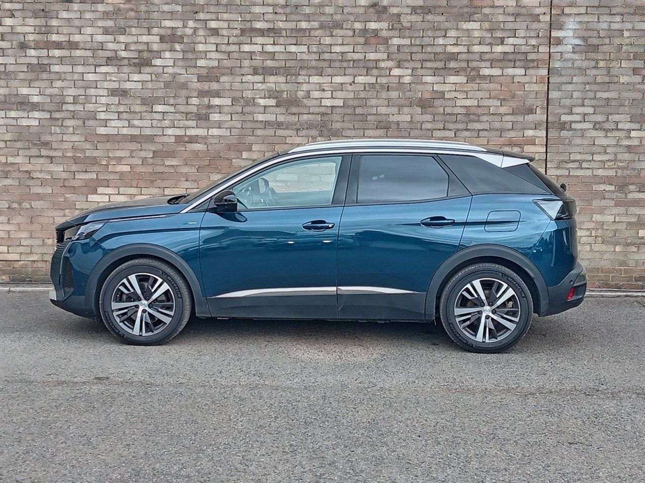 A 2022 PEUGEOT 3008 1.6 13.2kWh Allure Premium SUV 5dr Petrol Plug-in Hybrid e-EAT Euro 6 (s/s) A 2022 PEUGEOT 3008 1.6 13.2kWh Allure Premium SUV 5dr Petrol Plug-in Hybrid e-EAT Euro 6 (s/s)
