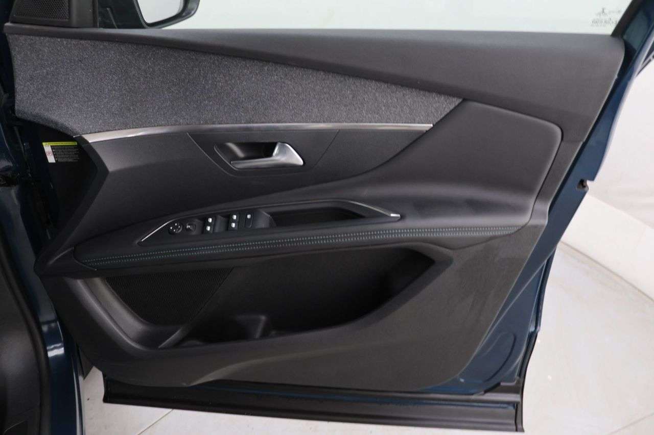 2022 PEUGEOT 3008 2022 PEUGEOT 3008