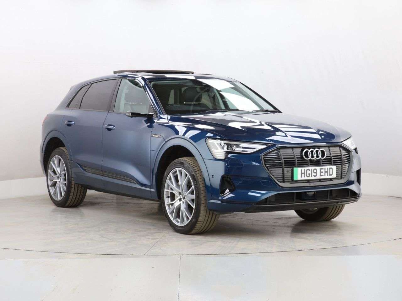 A 2019 AUDI E-TRON 55 Launch Edition SUV 5dr Electric Auto quattro 95kWh (408 ps) A 2019 AUDI E-TRON 55 Launch Edition SUV 5dr Electric Auto quattro 95kWh (408 ps)