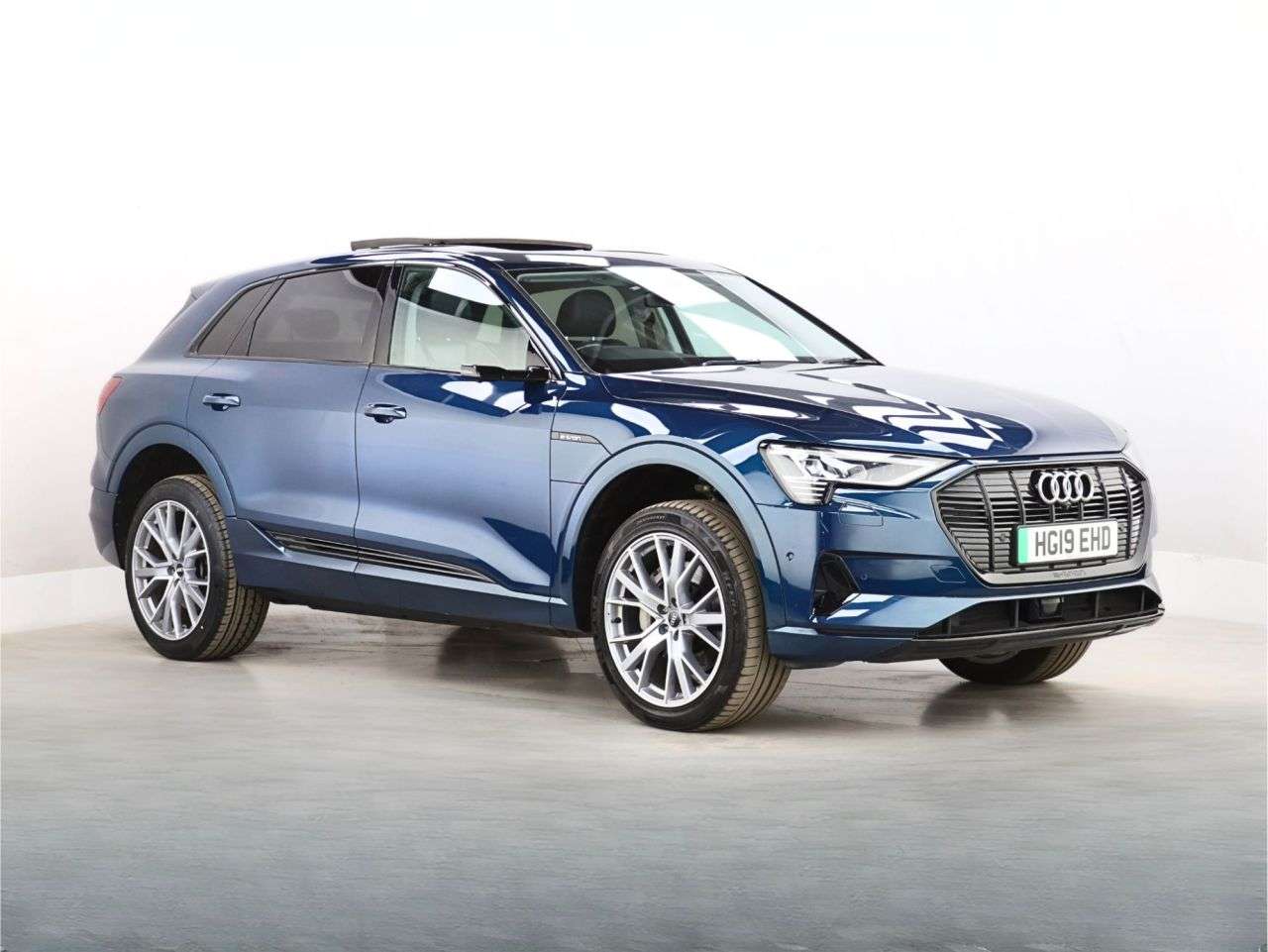 A 2019 AUDI E-TRON 55 Launch Edition SUV 5dr Electric Auto quattro 95kWh (408 ps) A 2019 AUDI E-TRON 55 Launch Edition SUV 5dr Electric Auto quattro 95kWh (408 ps)