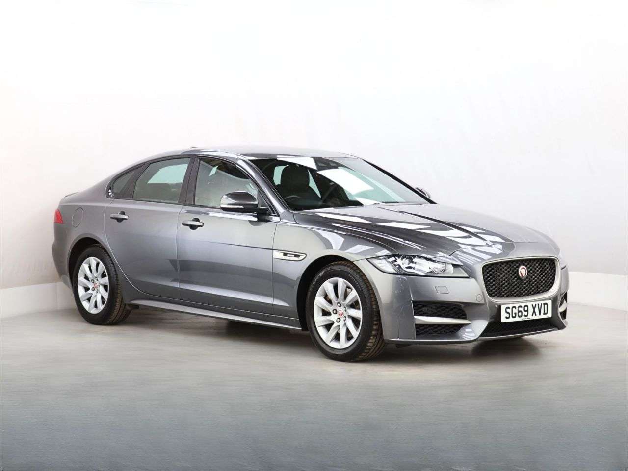 A 2019 JAGUAR XF 2.0d R-Sport Saloon 4dr Diesel Auto Euro 6 (s/s) (163 ps) A 2019 JAGUAR XF 2.0d R-Sport Saloon 4dr Diesel Auto Euro 6 (s/s) (163 ps)