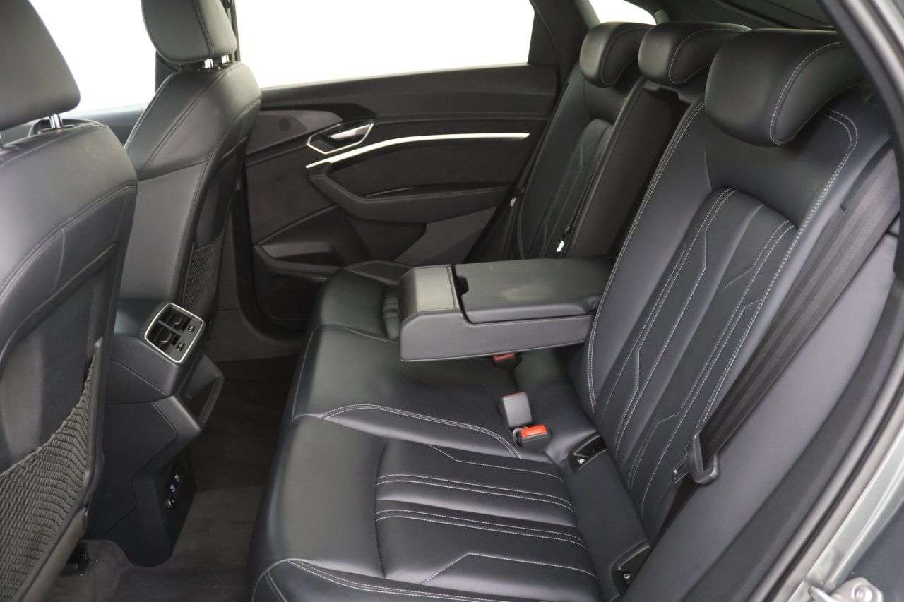 2021 AUDI E-TRON 2021 AUDI E-TRON