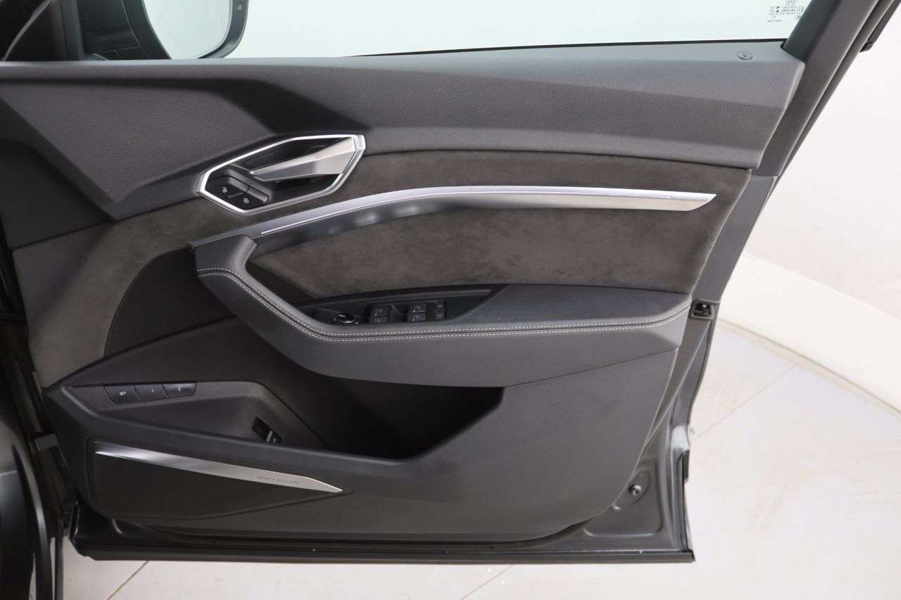 2021 AUDI E-TRON 2021 AUDI E-TRON