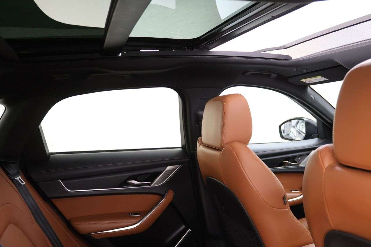 A 2022 JAGUAR F-PACE 2.0 P400e 17.1kWh R-Dynamic SE SUV 5dr Petrol Plug-in Hybrid Auto AWD Euro A 2022 JAGUAR F-PACE 2.0 P400e 17.1kWh R-Dynamic SE SUV 5dr Petrol Plug-in Hybrid Auto AWD Euro