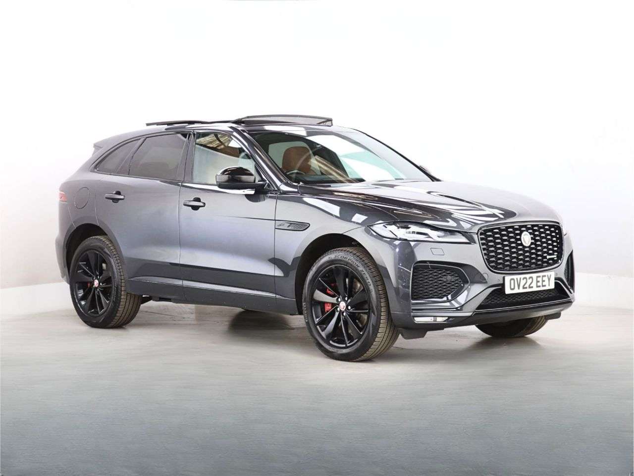 A 2022 JAGUAR F-PACE 2.0 P400e 17.1kWh R-Dynamic SE SUV 5dr Petrol Plug-in Hybrid Auto AWD Euro A 2022 JAGUAR F-PACE 2.0 P400e 17.1kWh R-Dynamic SE SUV 5dr Petrol Plug-in Hybrid Auto AWD Euro