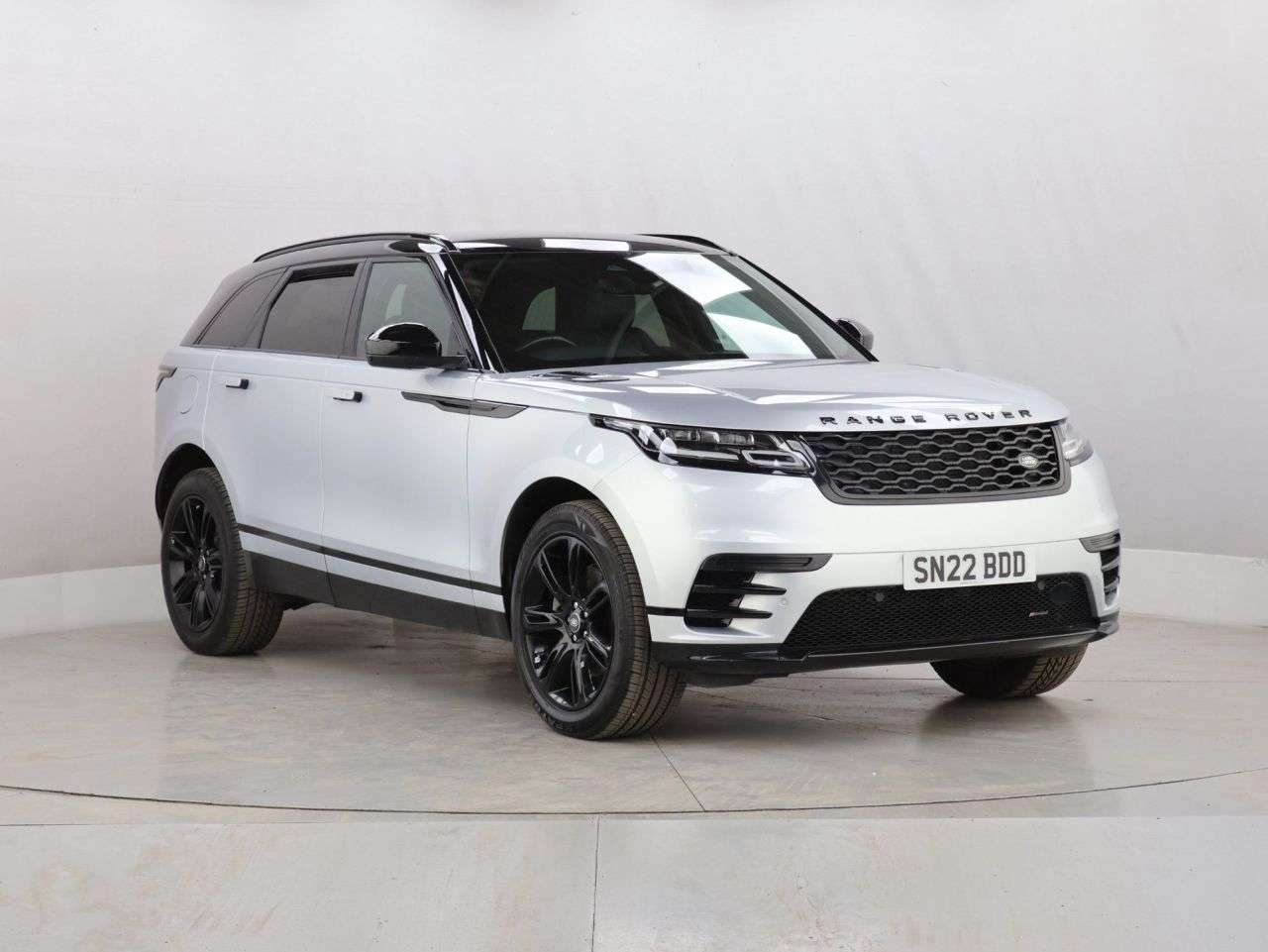 A 2022 LAND ROVER RANGE ROVER VELAR 2.0 D200 MHEV R-Dynamic SE SUV 5dr Diesel Auto 4WD Euro 6 (s/s) (204 ps) A 2022 LAND ROVER RANGE ROVER VELAR 2.0 D200 MHEV R-Dynamic SE SUV 5dr Diesel Auto 4WD Euro 6 (s/s) (204 ps)