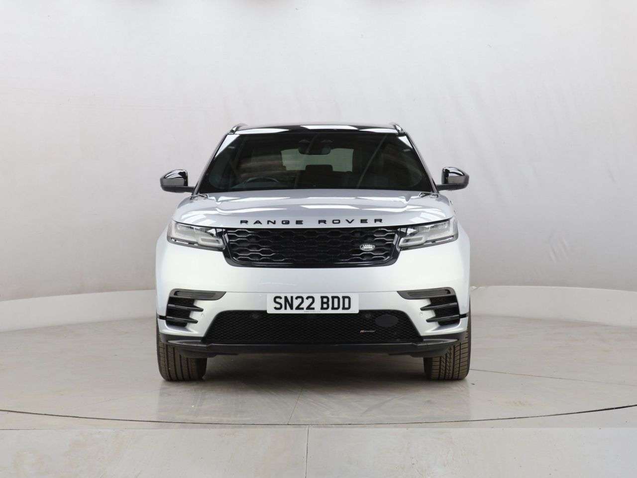 A 2022 LAND ROVER RANGE ROVER VELAR 2.0 D200 MHEV R-Dynamic SE SUV 5dr Diesel Auto 4WD Euro 6 (s/s) (204 ps) A 2022 LAND ROVER RANGE ROVER VELAR 2.0 D200 MHEV R-Dynamic SE SUV 5dr Diesel Auto 4WD Euro 6 (s/s) (204 ps)