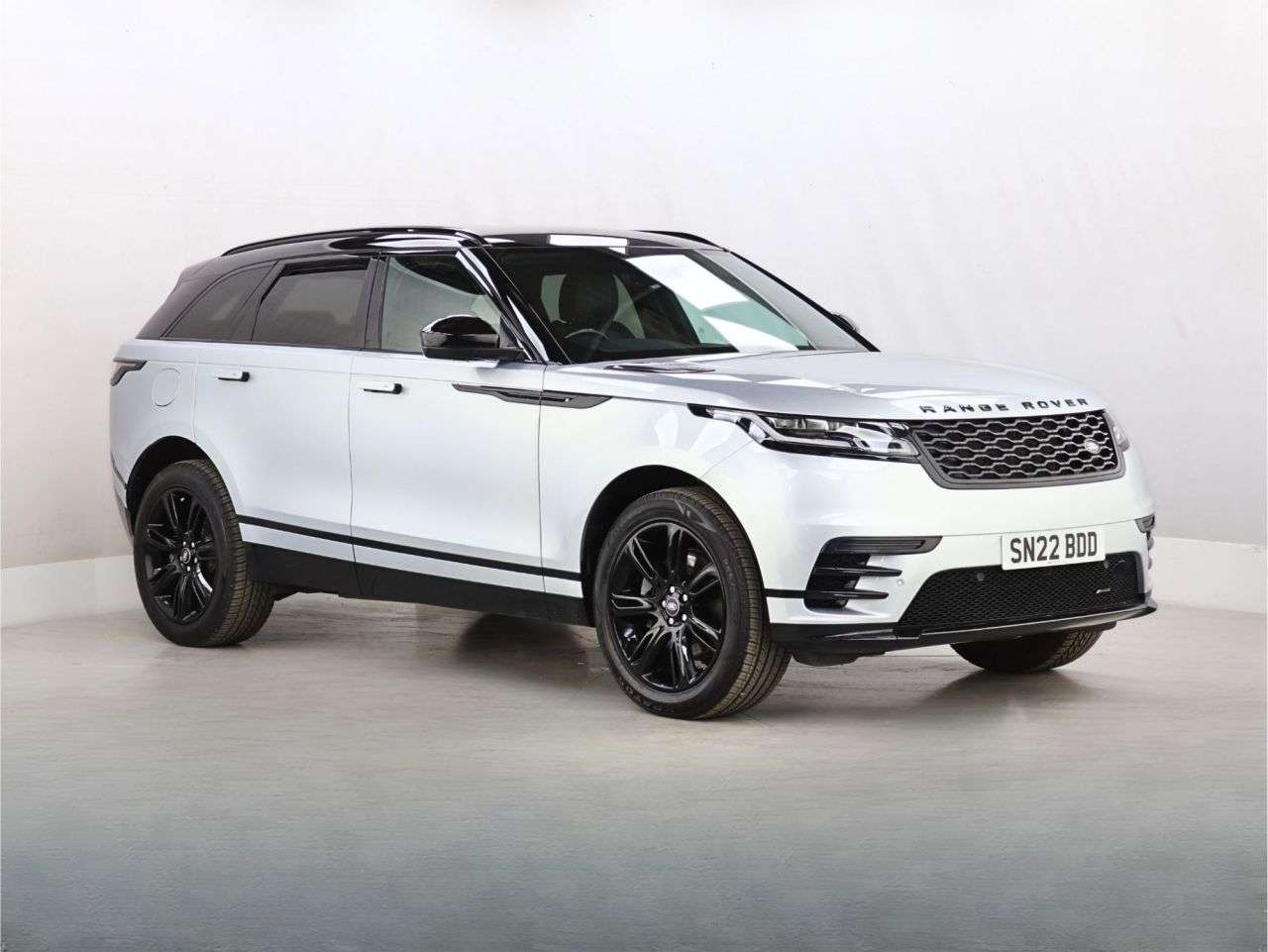 A 2022 LAND ROVER RANGE ROVER VELAR 2.0 D200 MHEV R-Dynamic SE SUV 5dr Diesel Auto 4WD Euro 6 (s/s) (204 ps) A 2022 LAND ROVER RANGE ROVER VELAR 2.0 D200 MHEV R-Dynamic SE SUV 5dr Diesel Auto 4WD Euro 6 (s/s) (204 ps)