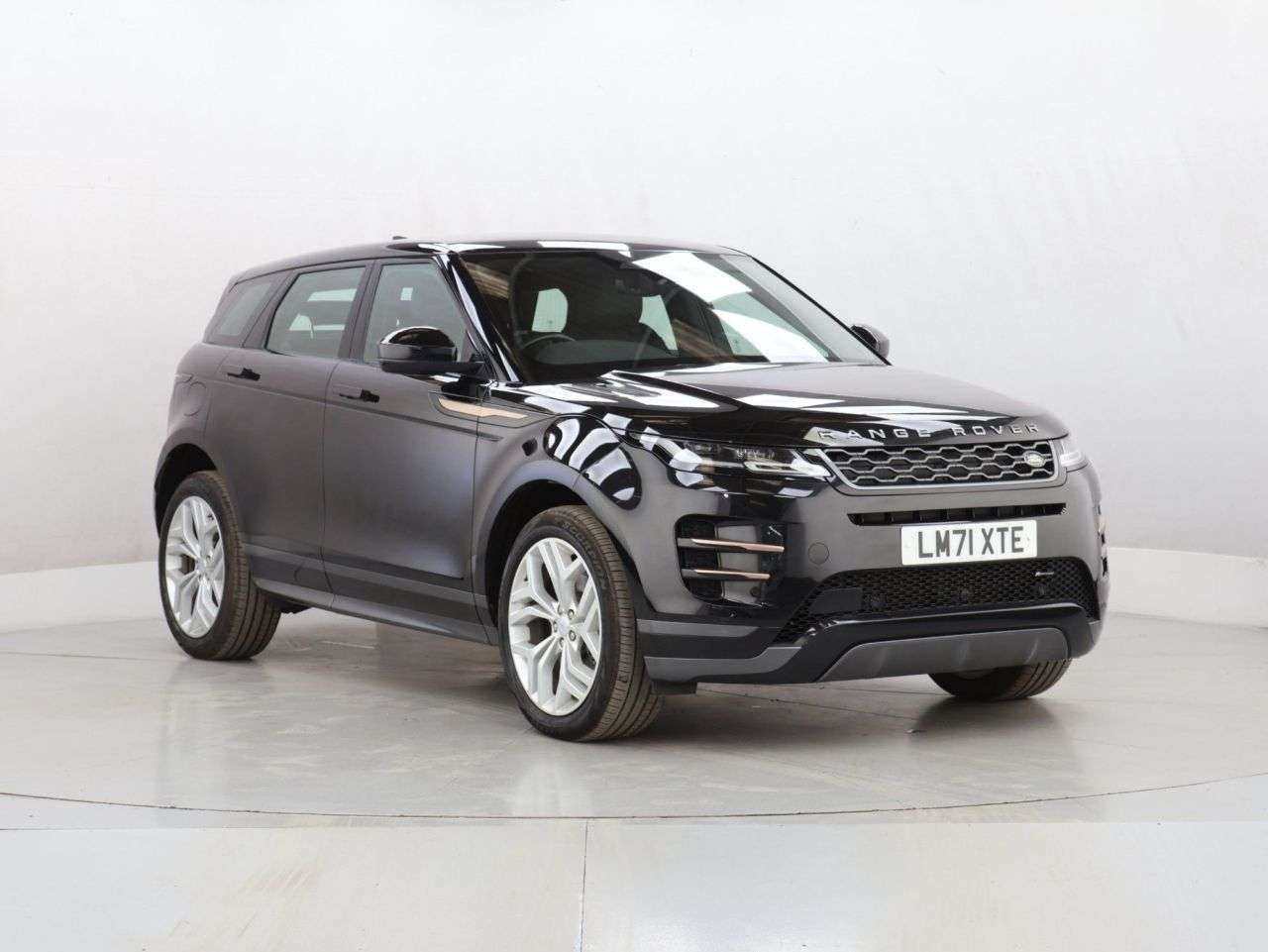 A 2022 LAND ROVER RANGE ROVER EVOQUE 1.5 P300e 12.2kWh R-Dynamic SE SUV 5dr Petrol Plug-in Hybrid Auto 4WD Euro A 2022 LAND ROVER RANGE ROVER EVOQUE 1.5 P300e 12.2kWh R-Dynamic SE SUV 5dr Petrol Plug-in Hybrid Auto 4WD Euro