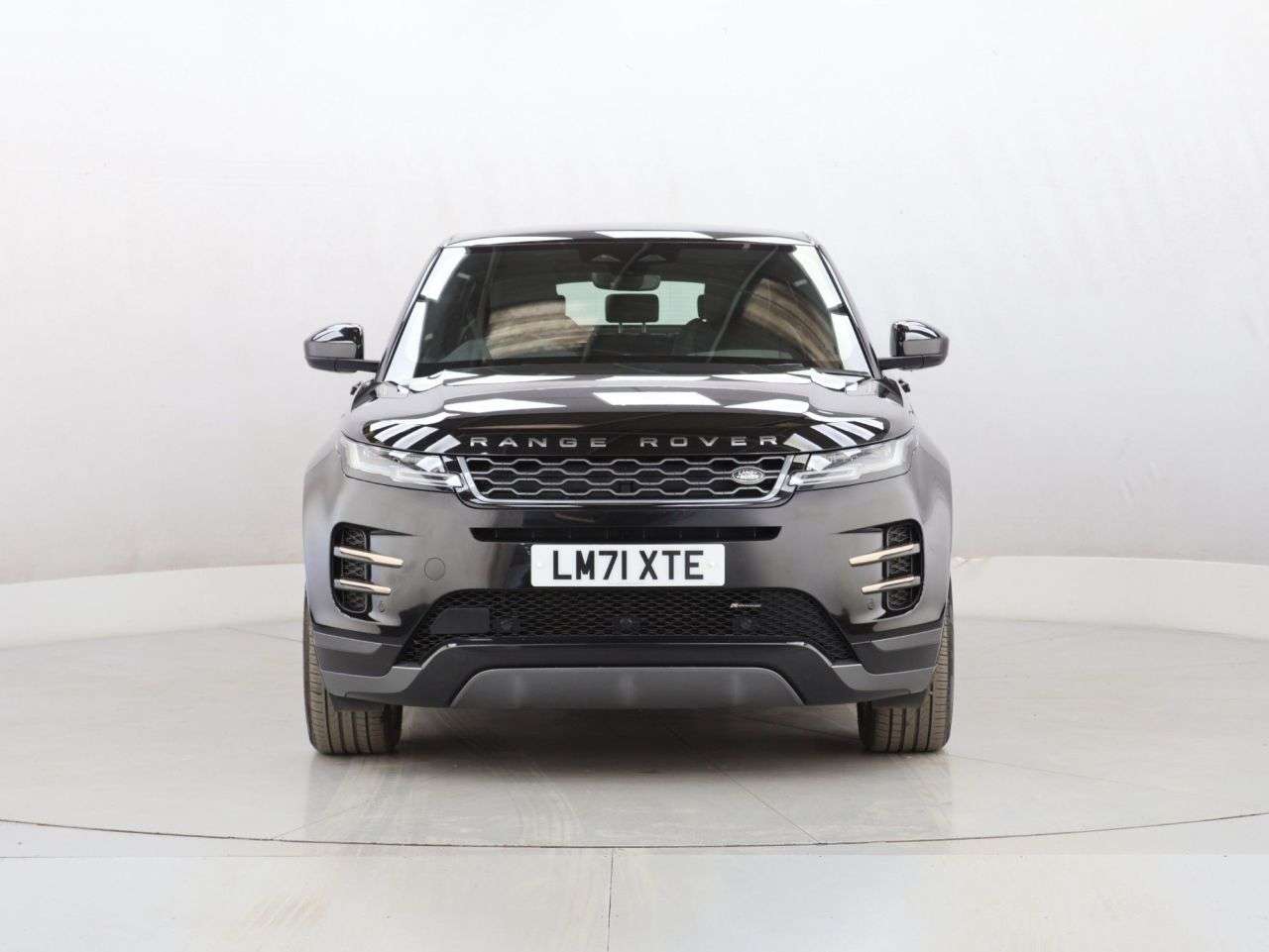 A 2022 LAND ROVER RANGE ROVER EVOQUE 1.5 P300e 12.2kWh R-Dynamic SE SUV 5dr Petrol Plug-in Hybrid Auto 4WD Euro A 2022 LAND ROVER RANGE ROVER EVOQUE 1.5 P300e 12.2kWh R-Dynamic SE SUV 5dr Petrol Plug-in Hybrid Auto 4WD Euro