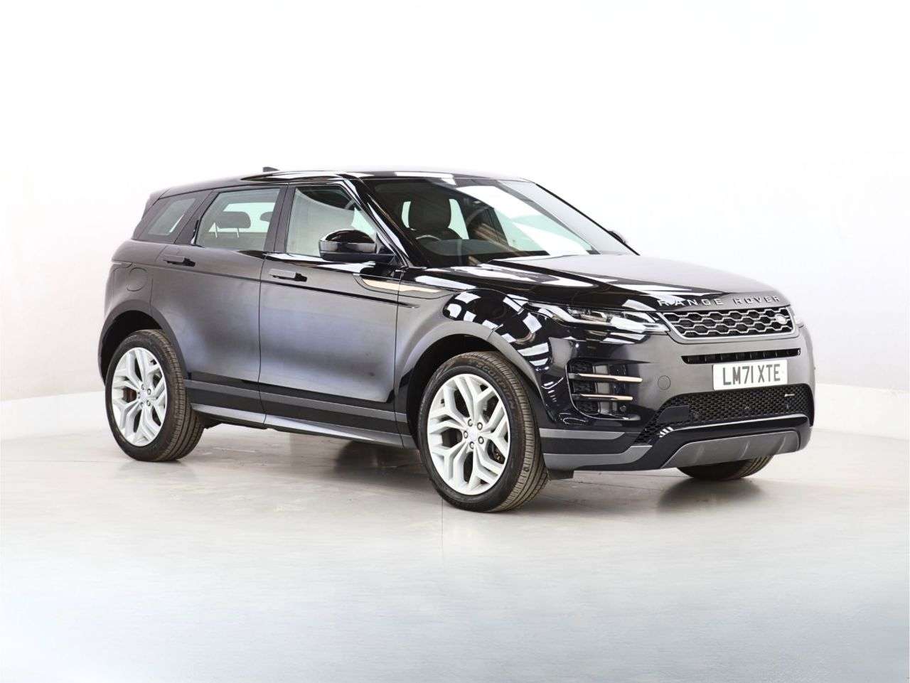 A 2022 LAND ROVER RANGE ROVER EVOQUE 1.5 P300e 12.2kWh R-Dynamic SE SUV 5dr Petrol Plug-in Hybrid Auto 4WD Euro A 2022 LAND ROVER RANGE ROVER EVOQUE 1.5 P300e 12.2kWh R-Dynamic SE SUV 5dr Petrol Plug-in Hybrid Auto 4WD Euro