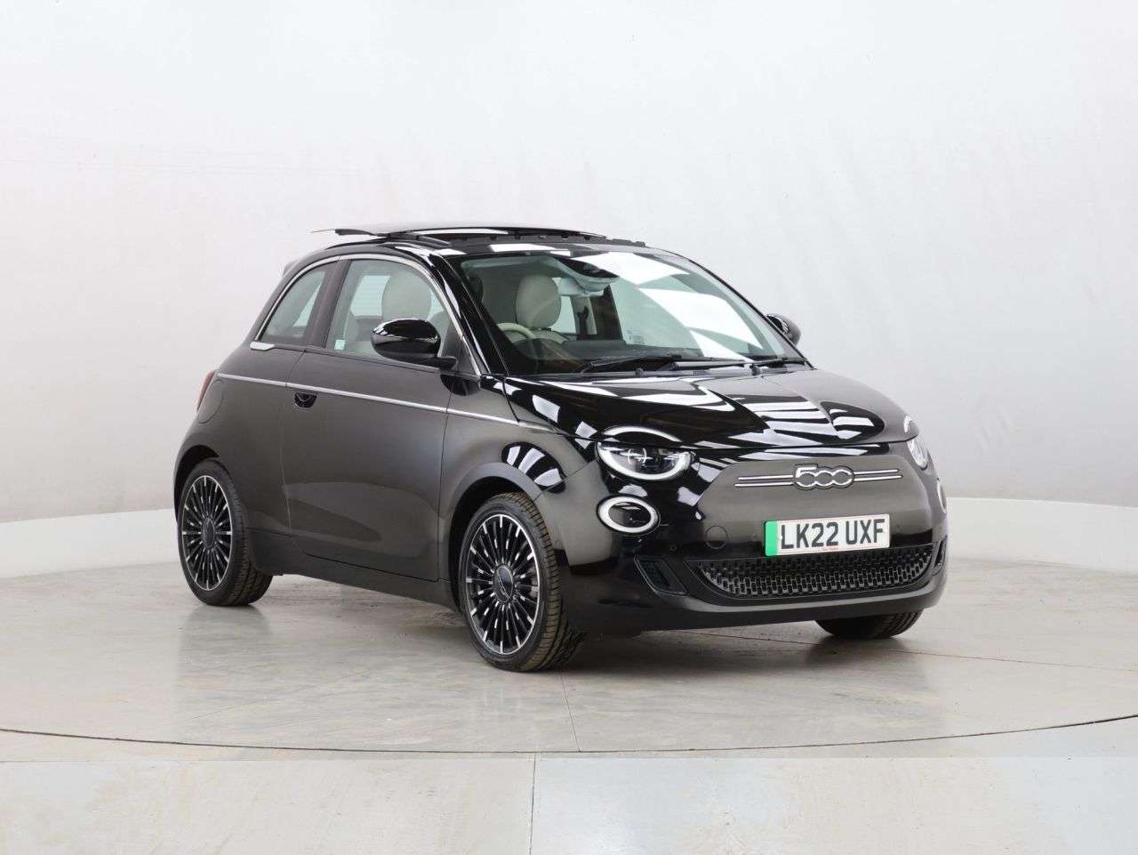 A 2022 FIAT 500E 42kWh La Prima Hatchback 3dr Electric Auto (118 ps) A 2022 FIAT 500E 42kWh La Prima Hatchback 3dr Electric Auto (118 ps)