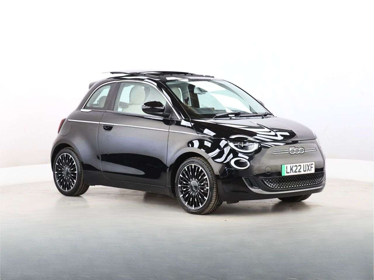 A 2022 FIAT 500E 42kWh La Prima Hatchback 3dr Electric Auto (118 ps) A 2022 FIAT 500E 42kWh La Prima Hatchback 3dr Electric Auto (118 ps)