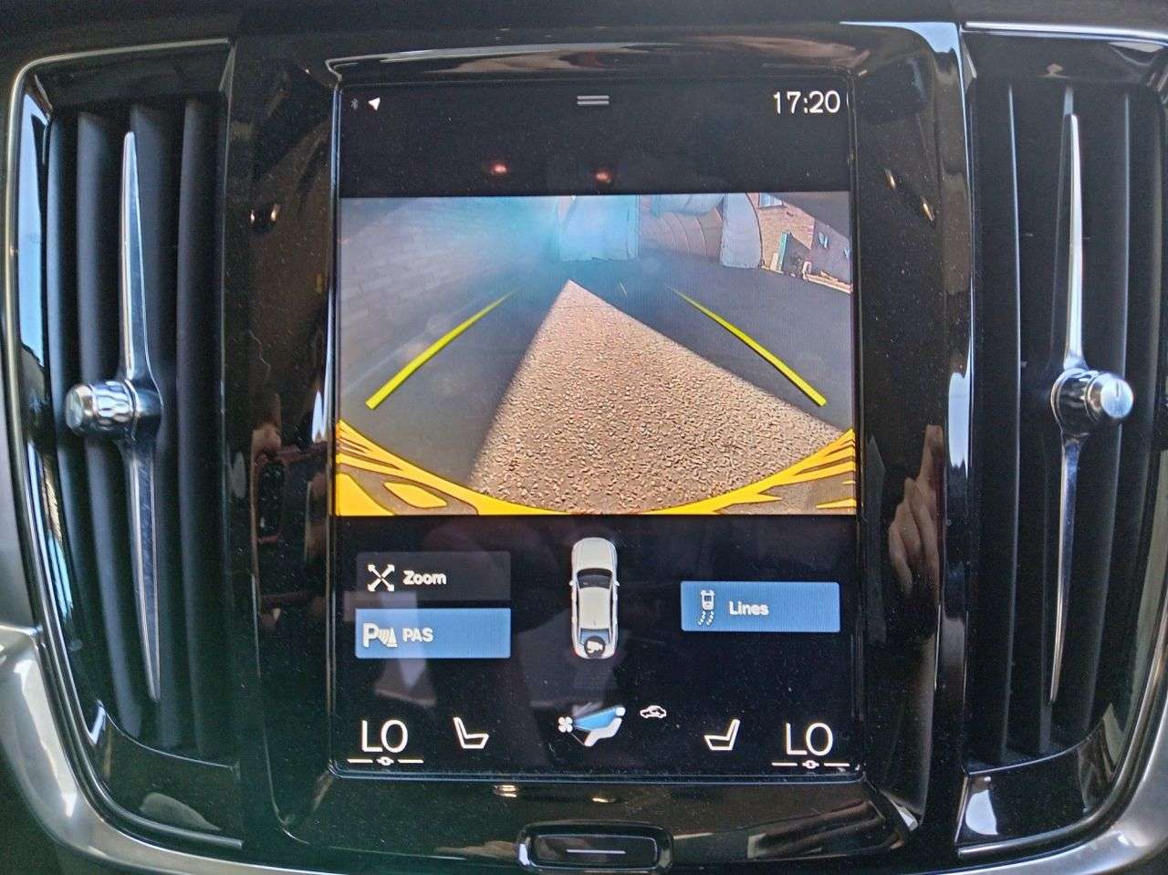 A 2020 VOLVO S90 2.0 D4 Momentum Plus Saloon 4dr Diesel Auto Euro 6 (s/s) (190 ps) A 2020 VOLVO S90 2.0 D4 Momentum Plus Saloon 4dr Diesel Auto Euro 6 (s/s) (190 ps)