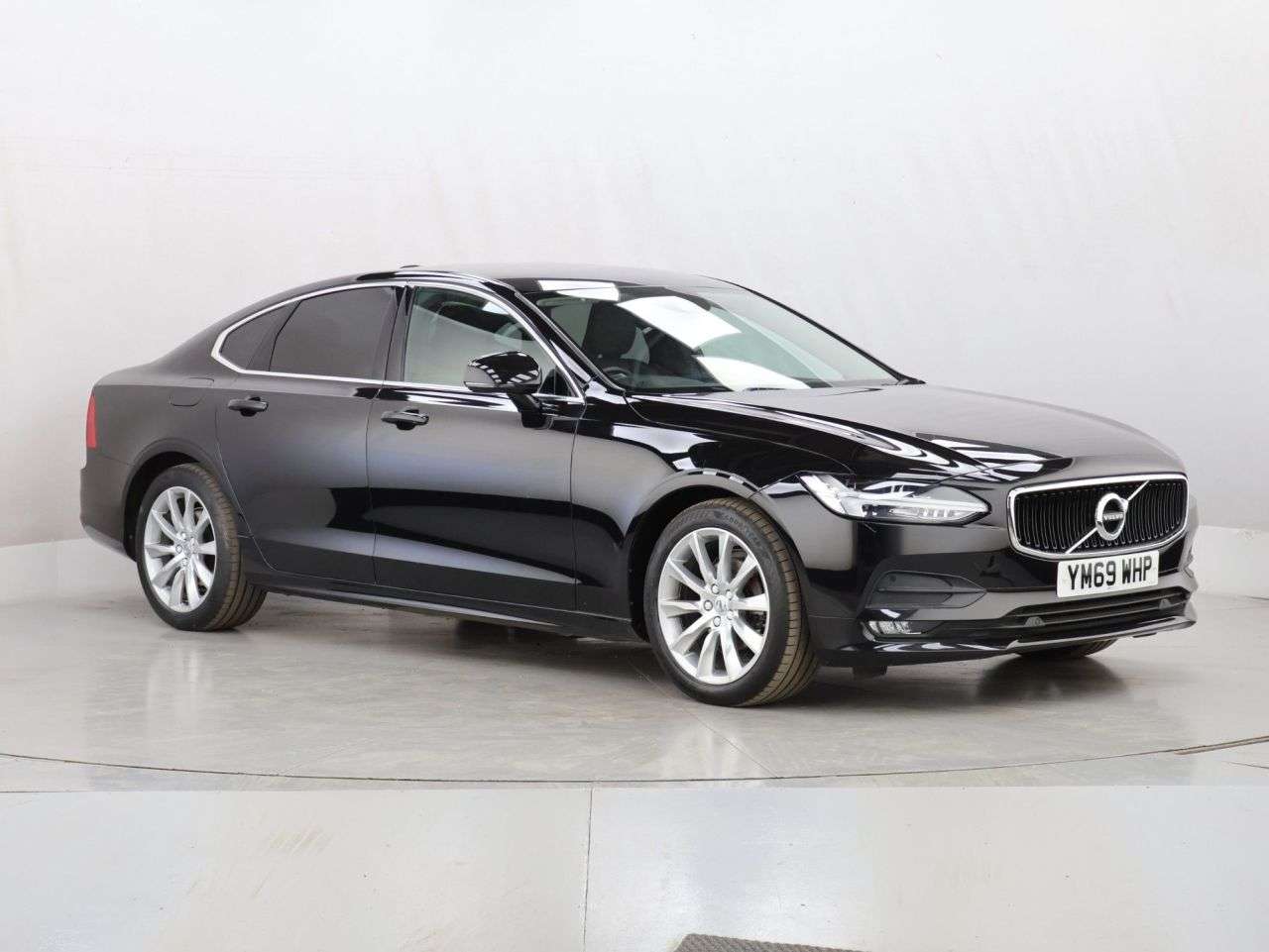 A 2020 VOLVO S90 2.0 D4 Momentum Plus Saloon 4dr Diesel Auto Euro 6 (s/s) (190 ps) A 2020 VOLVO S90 2.0 D4 Momentum Plus Saloon 4dr Diesel Auto Euro 6 (s/s) (190 ps)