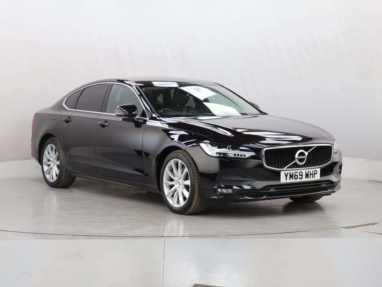 A 2020 VOLVO S90 2.0 D4 Momentum Plus Saloon 4dr Diesel Auto Euro 6 (s/s) (190 ps) A 2020 VOLVO S90 2.0 D4 Momentum Plus Saloon 4dr Diesel Auto Euro 6 (s/s) (190 ps)
